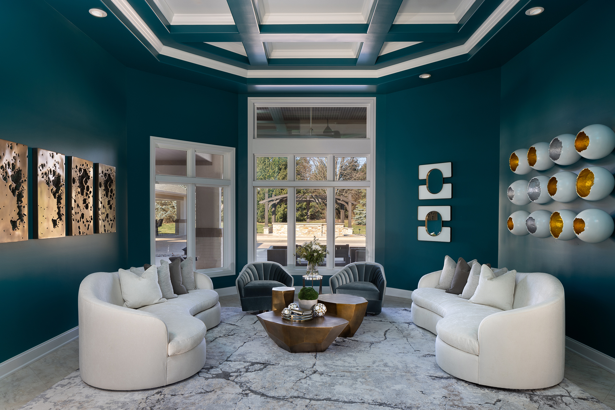 How To Decorate a Small Room and Make It Feel Spacious and Stylish